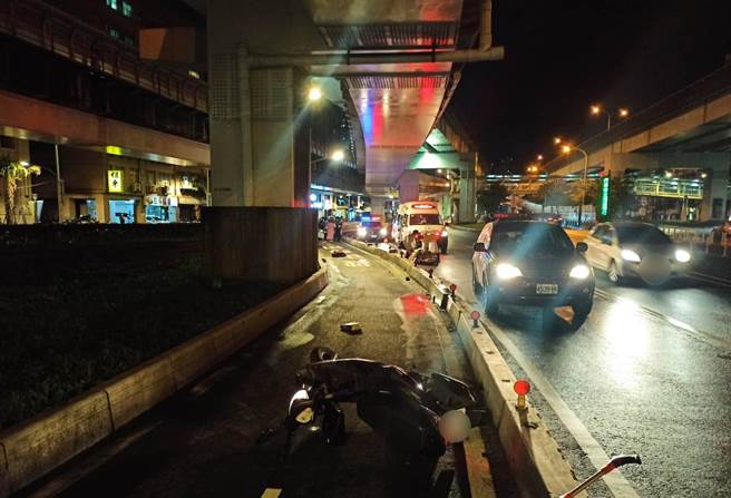 劉女騎車自撞橋墩，送醫仍告不治。（民眾提供）