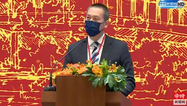 蒋经国长孙蒋友松致词。(取自中时新闻网直播)