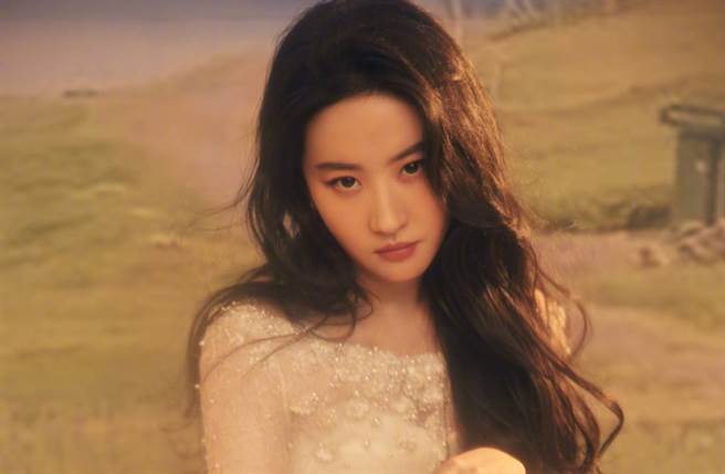 刘亦菲以精致神顏，拥有「神仙姐姐」的美名。（图／取材自刘亦菲微博）