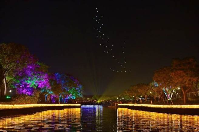 「金色葫芦墩」光艺术展演穿插绚丽的稻穗图形，传达在困境中唯有透过永不放弃的努力，才能「丰收」的意象。（台中市观旅局提供／王文吉台中传真）