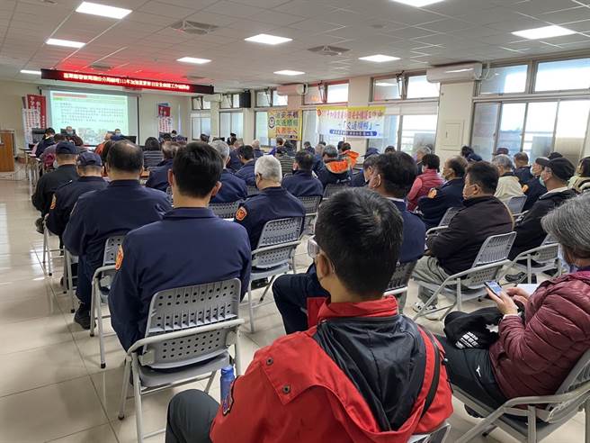 头份警分局举行加强重要假日维安工作协调会。（头份警分局提供／谢明俊苗栗传真）