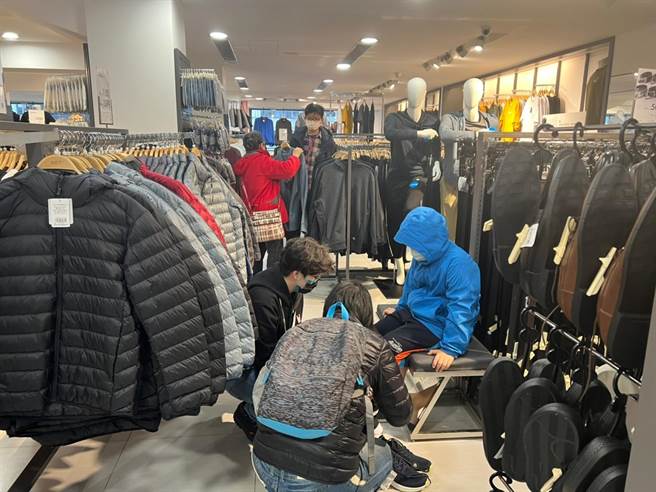 NET與各地家扶合作多年，今年捐贈80萬元購衣提貨券予台北家扶童，約有400位兒少受惠。（台北家扶提供／林良齊台北傳真）