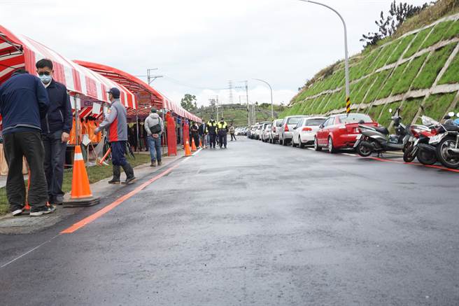 台中市后里区圳寮路于后里第一公墓前路段完成截弯取直工程。（王文吉摄）