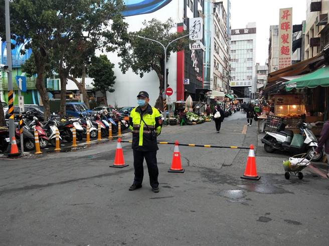 为避免春节採购人潮阻塞交通，台东县警局台东分局将于29日至31日针对台东市中央市场周边实施交通疏导道路管制。（台东县警局台东分局提供／蔡旻妤台东传真）