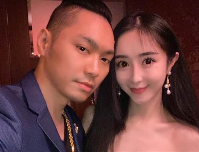 连千毅和辣妻感情甜蜜。(图/翻摄自连千毅脸书)