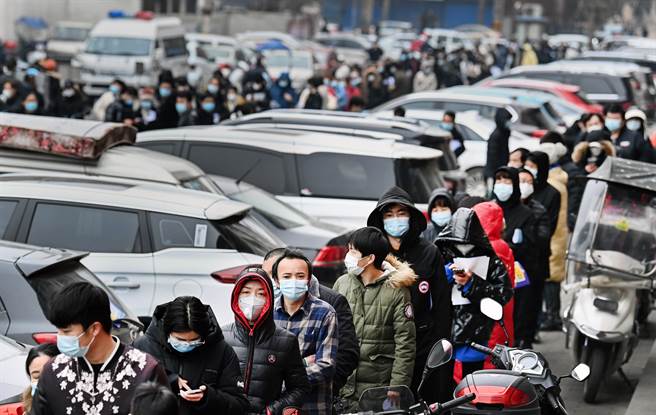 春節臨近，大陸河南鄲城縣縣長董鴻卻在網傳影片中宣稱，對於中高風險地區「惡意返鄉」人員，先隔離再拘留。（新華社）