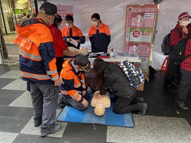 活動現場有各式宣導攤位，供民眾親身體驗。(翻攝照片／林郁平台北傳真)