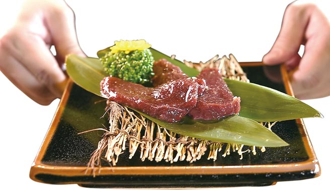 除日本和牛外，亦可用纽西兰鹿肉沙朗炭烤。图／姚舜