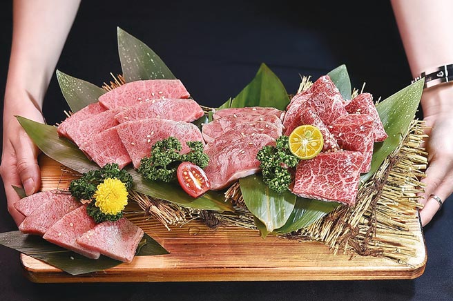 第二份盛合有〈腿三角〉（左起）、〈板腱〉、〈千本筋〉和〈芯芯肉〉。图／姚舜