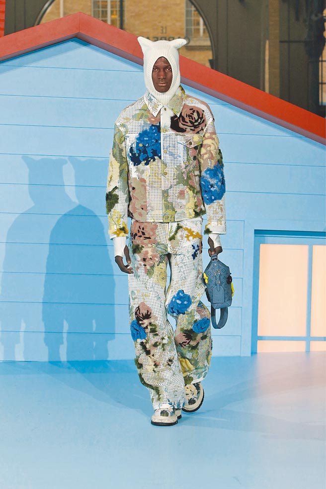 繽紛的花卉以及獨特的帽款，是Virgil Abloh愛用的元素。（Louis Vuitton提供）