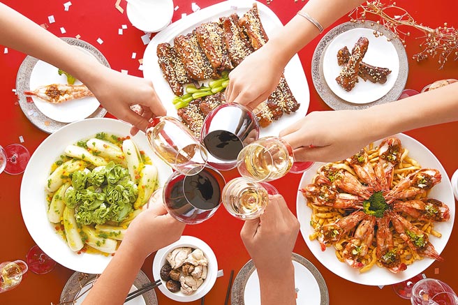 台北喜来登大饭店首次推出大年初二限定的「虎丰岁．巧团圆」走春宴，安排独立包厢让宾客安心用餐。（台北喜来登大饭店提供）饮酒过量 有害健康