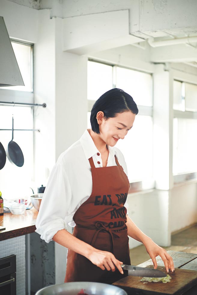 富永爱喜欢慎选食材自己下厨。（DIAMOND社提供）