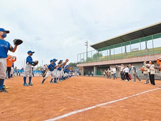 台南善化國小棒球隊 獲企業認養支持