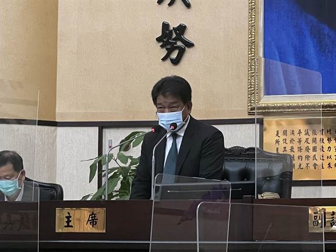 台南市议长郭信良偕同3大党团干部宣布议员即日起停止跑摊。（本报资料照片）