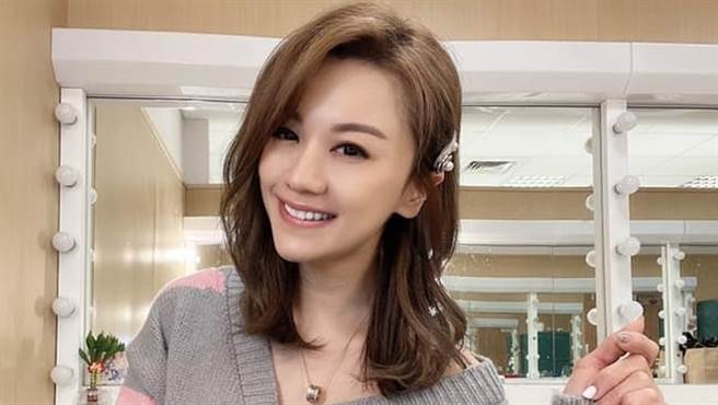 苗真近日接受採访自爆曾结婚又离婚。（图／FB@苗真）