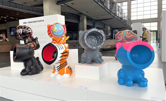 新北市莺歌陶瓷博物馆与学学文化创意基金会近期合作办理「感动虎—儿童暨青少年彩绘陶博特展」，邀请金门、北台湾44所学校的千名学童彩绘陶瓷作品「小感动虎」。（蔡雯如摄）