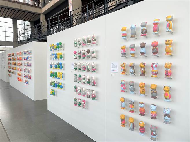 新北市莺歌陶瓷博物馆与学学文化创意基金会近期合作办理「感动虎—儿童暨青少年彩绘陶博特展」，邀请金门、北台湾44所学校的千名学童彩绘陶瓷作品「小感动虎」。（蔡雯如摄）