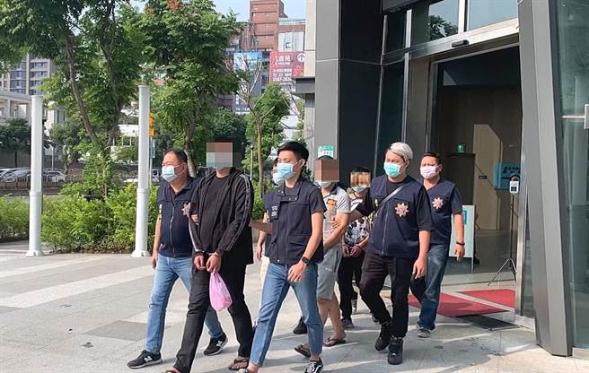 警方后续逮捕陈姓、邹姓姐弟等3人，依诈欺、洗钱防制法等罪送办。（图／民眾提供）