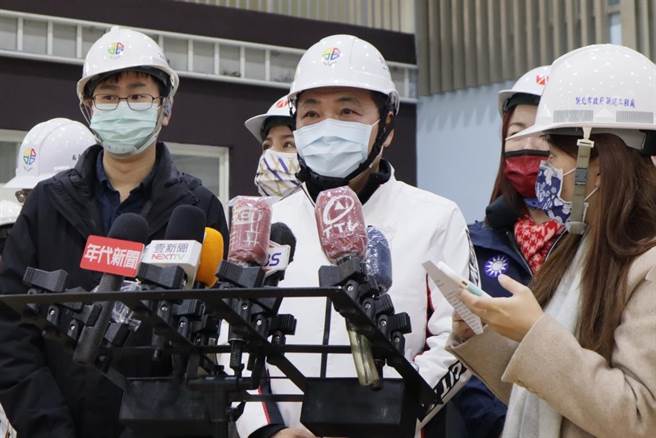 侯友宜今視察板橋忠孝國中校舍整建工程。（王揚傑攝）