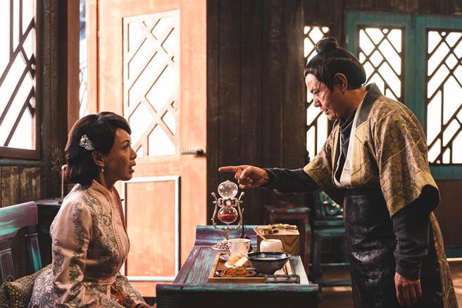 蔡振南、柯淑勤在《孟婆客栈》对戏精彩。（公视台语台提供）