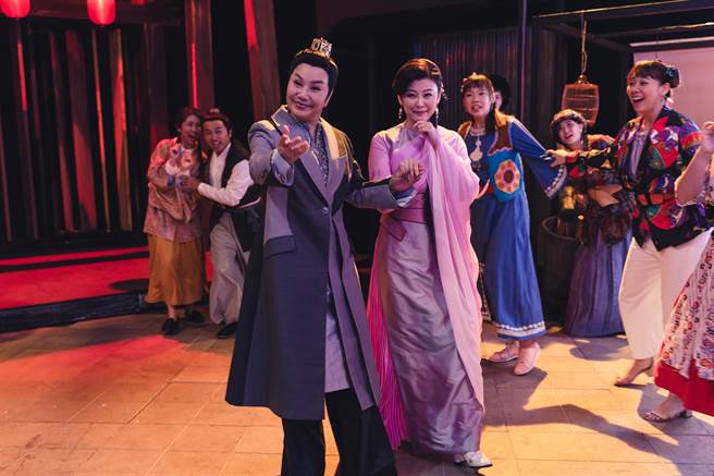 唐美云、方馨剧中感情动向受期待。（公视台语台提供）