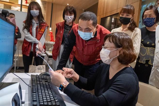 新北市政府今（23日）啟動徵用防疫旅館轉型集中檢疫中心，專門收治無症狀、輕症個案，目前已盤點轄內防疫旅館量能，率先徵用泰山區防疫旅館設置「集中檢疫中心」，並在今日啟用，預計可供168間房的收治量能。（衛生局提供）