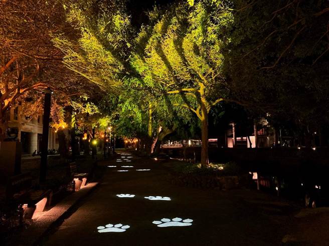 新竹市「新竹过好年」展期「虎啸生风」即起在东门城与护城河等处登场，6件声光装置今起傍晚5时30分至晚间10时点亮，让民眾感受农历虎年年节气氛。（新竹市政府提供／陈育贤新竹传真）