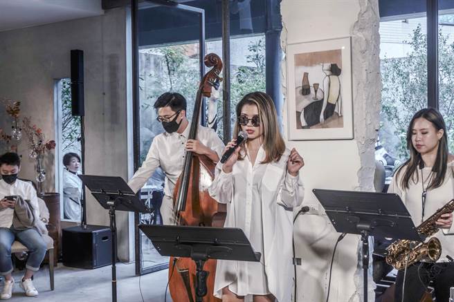 坏特?te于JAMEI CHEN之另空间举办「White Day演唱会」。 （图／JAMEI CHEN提供）