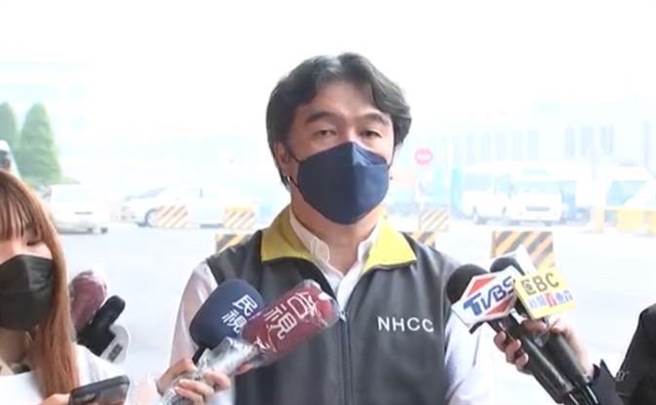 前进指挥所指挥官王必胜表示，今天自贸港确诊的30人里有4人在货仓，超出加值园区范围，为此明天要扩大採检。（陈梦茹翻摄）