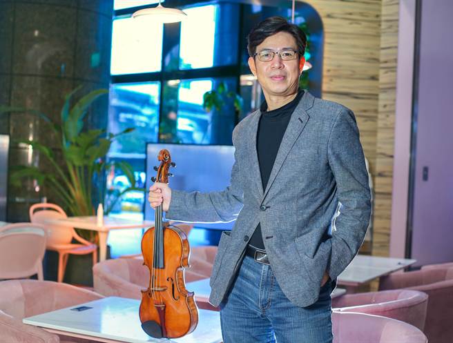 中提琴家李捷琦日前風塵僕僕自美返台，一連演出三場音樂會，同時舉辦大師班，和學子分享演奏技巧。（粘耿豪攝）