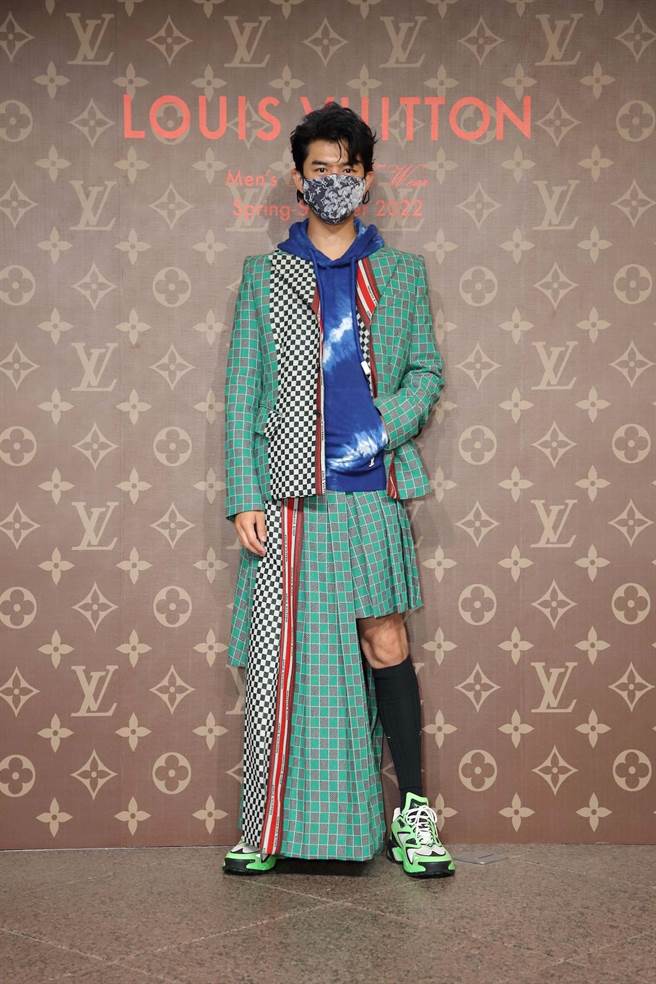 藝人陳柏霖，高衩裙超吸睛。（Louis Vuitton提供）