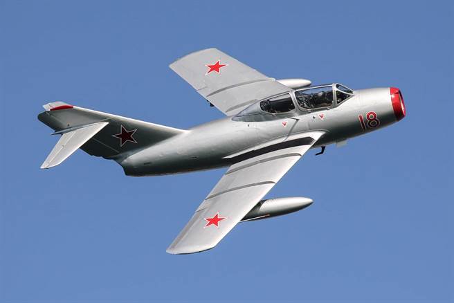 MiG-15UTI双座战机，担任训练飞行之用。(图/Wiki)
