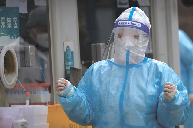 喬治艾娃表示，中國的清零政策，逐漸對經濟構成負擔，不僅危及中國本身，中國作為其他國家的供應來源，也威脅到全世界。圖／美聯社