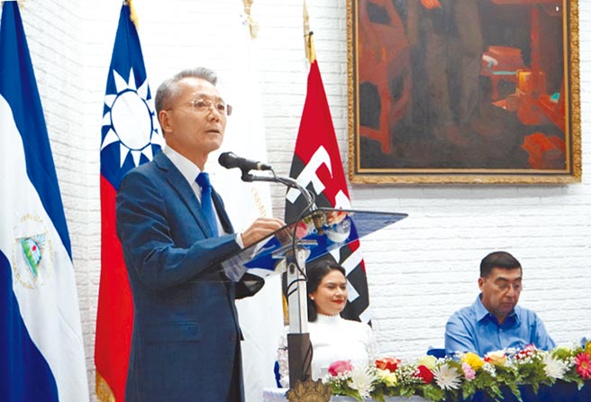 时代力量、民眾党都对尼加拉瓜前大使吴进木入籍尼国的争议，针对外交部提出预算冻结案。图为前驻尼加拉瓜大使吴进木。（摘自侨委会官网）