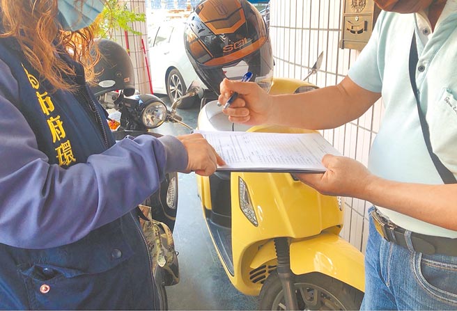 高市府環保局針對轄內焚化廠篩選約8000筆事業單位廢棄物網路申報資料，竟查出至少有300筆資料申報不符。（高市府環保局提供／洪浩軒高雄傳真）