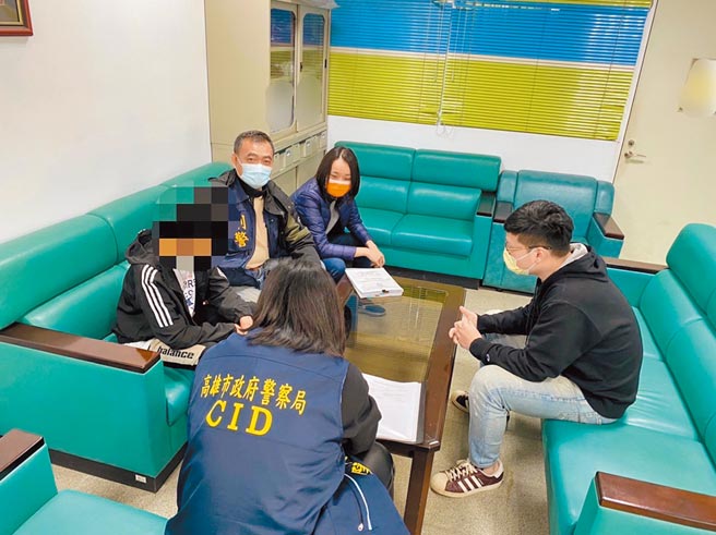 高市少年隊警方細心輔導關懷沉迷手遊逃學的16歲少年，回歸就學正軌。（翻攝照片／石秀華高雄傳真）