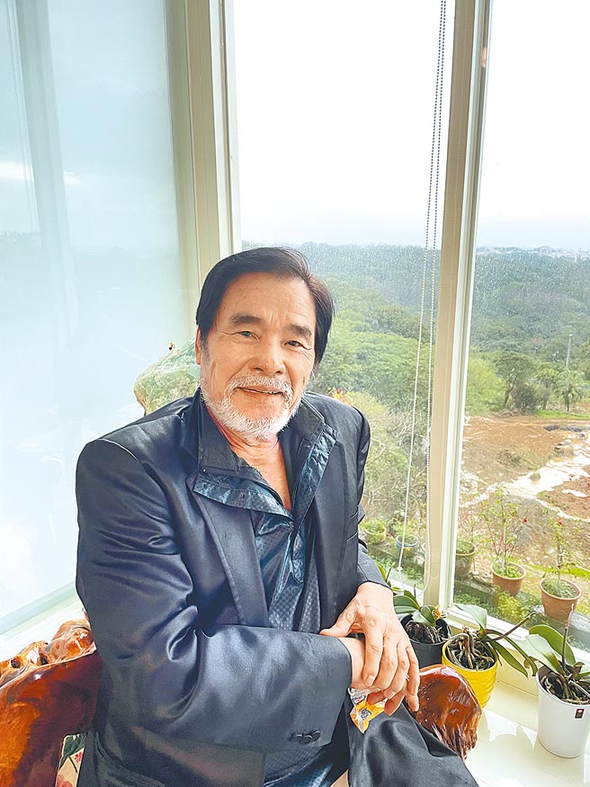 雷洪昨露出落腮鬍。（大爱台提供）