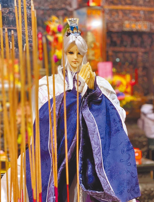 素还真日前现身台中大甲镇澜宫拜妈祖祈福。（威视提供）