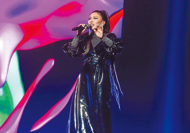 艾怡良昨在北流舉辦大型個唱。（粘耿豪攝）