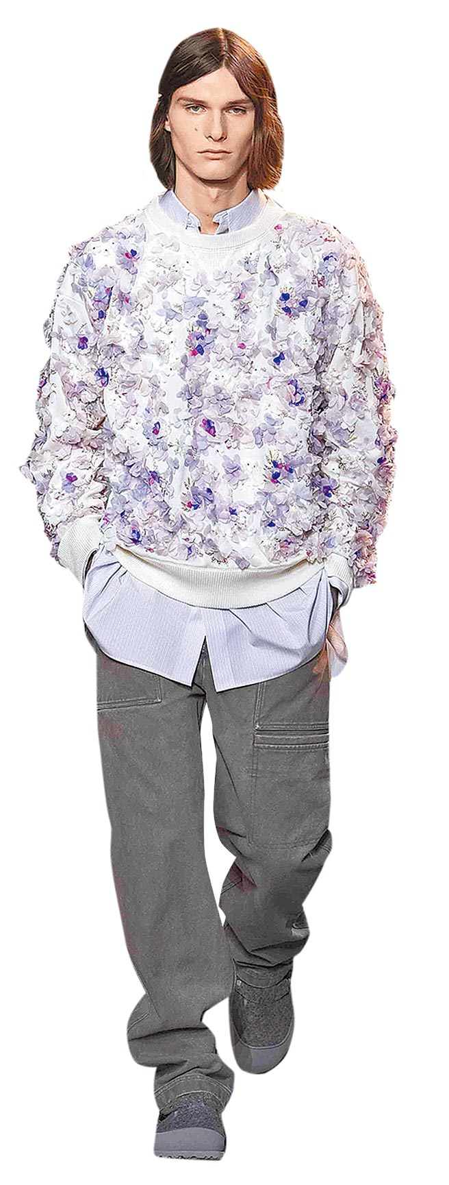 上衣绣上花瓣，打造出不一样的秋冬男子轮廓。（Dior提供）