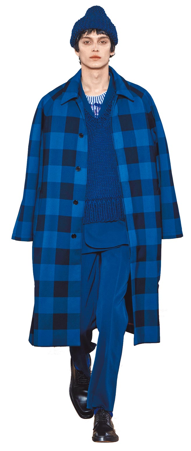 蓝色格纹大衣与毛帽，很容易让人想到电影《飞越杜鹃窝》。（Paul Smith提供）