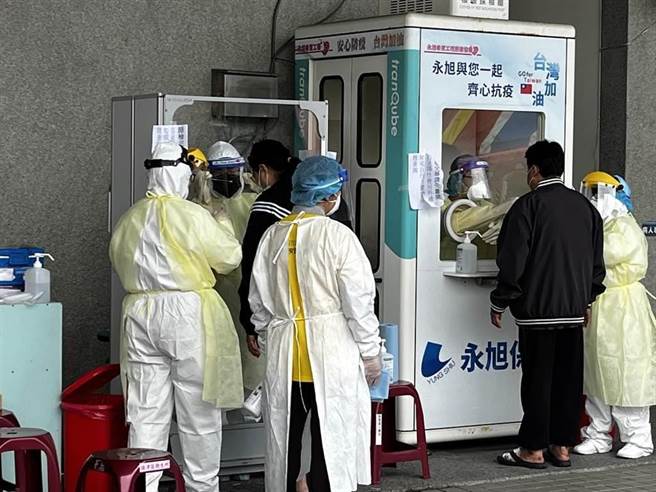 高雄广设筛检站，盼阻断港区传播链。（资料照）