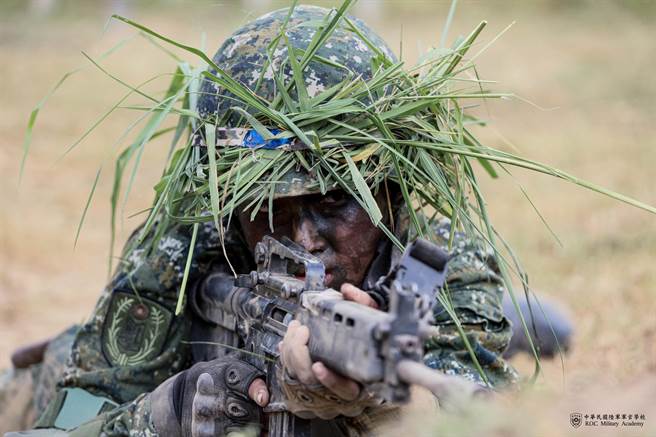 军校入伍训练，女生营接受震撼教育训练。摘自陆军脸书