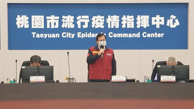 桃园市长郑文灿说，此次确诊移工中已完成2剂者达88％，都属较为轻微症状或无症状，因此鼓励让移工施打疫苗。(蔡依珍摄)