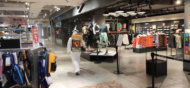 汉神指出，两馆强化防疫措施，从即日起每日闭店后大消毒，营业时间也进行不间断清洁杀菌。（汉神提供）