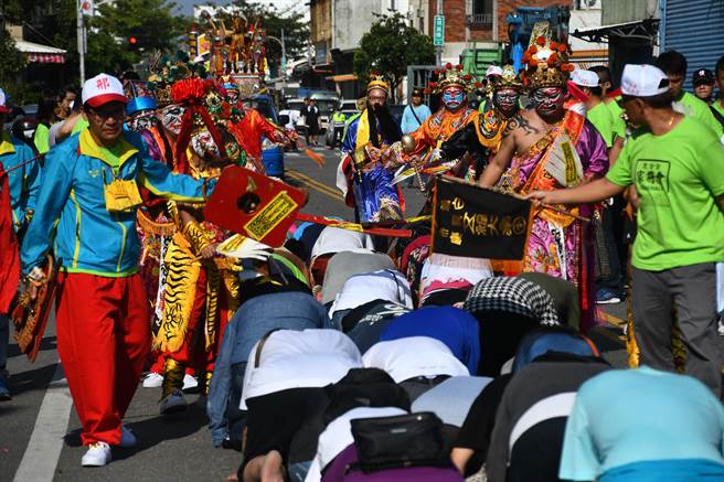 受疫情升高影响，台东炸寒单、民俗遶境停办。（庄哲权摄）