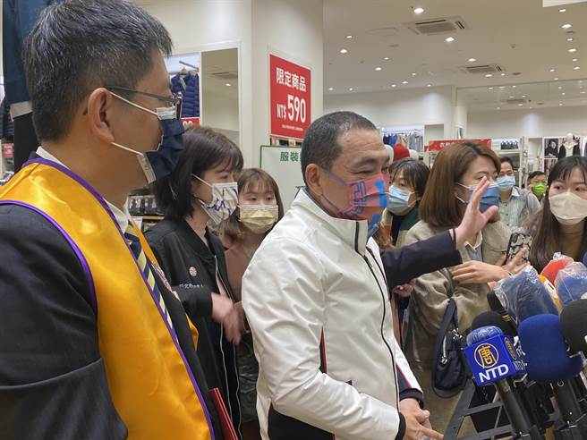 疫情升温禁跑摊　政治新人曝光受阻　侯友宜：一切以防疫为最大的优先（戴上容摄）