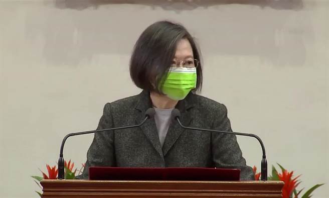 让购车更安心，蔡英文：加速建置车辆安全检测实验室。（取自总统府录影画面）