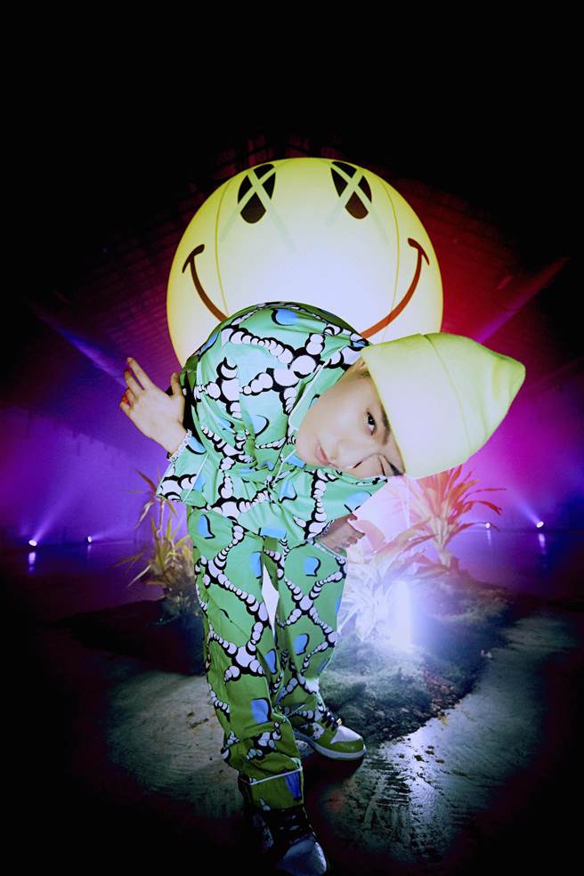 周湯豪睽違5年推出第四張創作專輯《REAL LIFE》。（環球音樂提供）