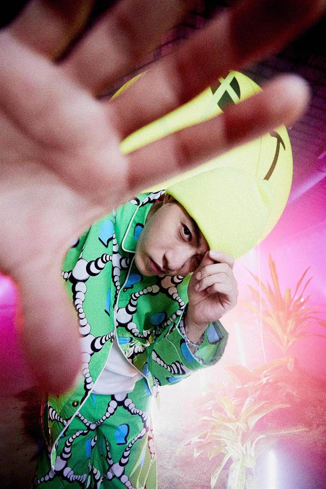 周湯豪睽違5年推出第四張創作專輯《REAL LIFE》。（環球音樂提供）